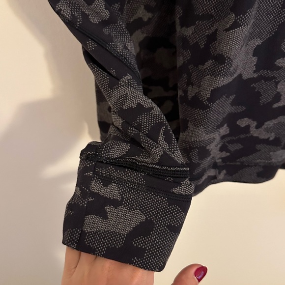 Lululemon women’s camo pullover - Picture 8 of 11